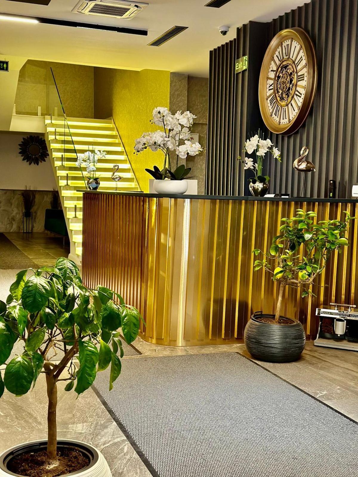 Ador Hotel North Mitrovica Exterior foto